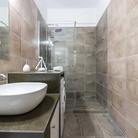 Διαμέρισμα Two Bedroom For 4 Ppl *